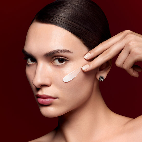 Creme Givenchy Sculptural Light Cream